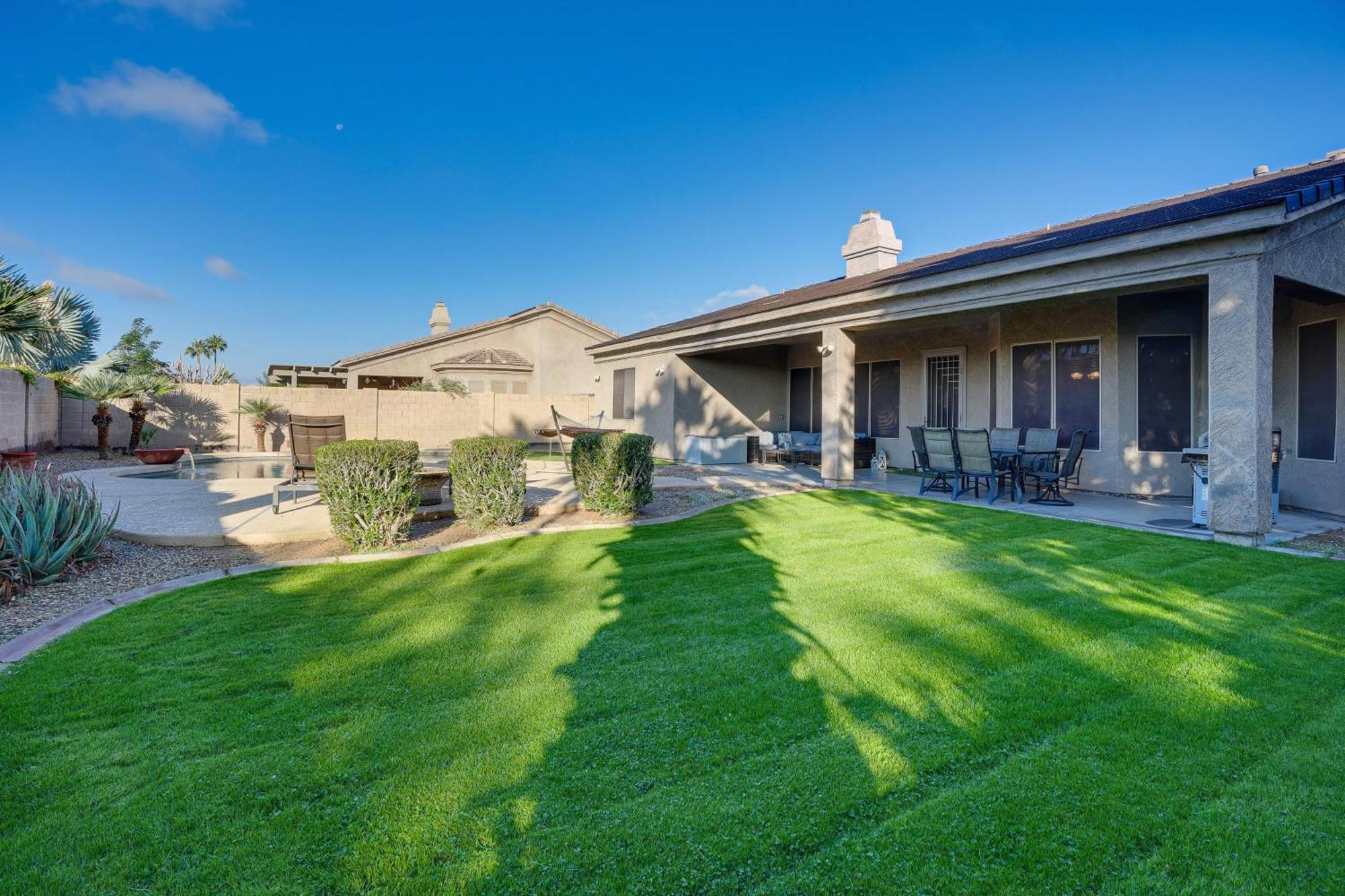 Goodyear Group Getaway With Pool And Putting Green Экстерьер фото
