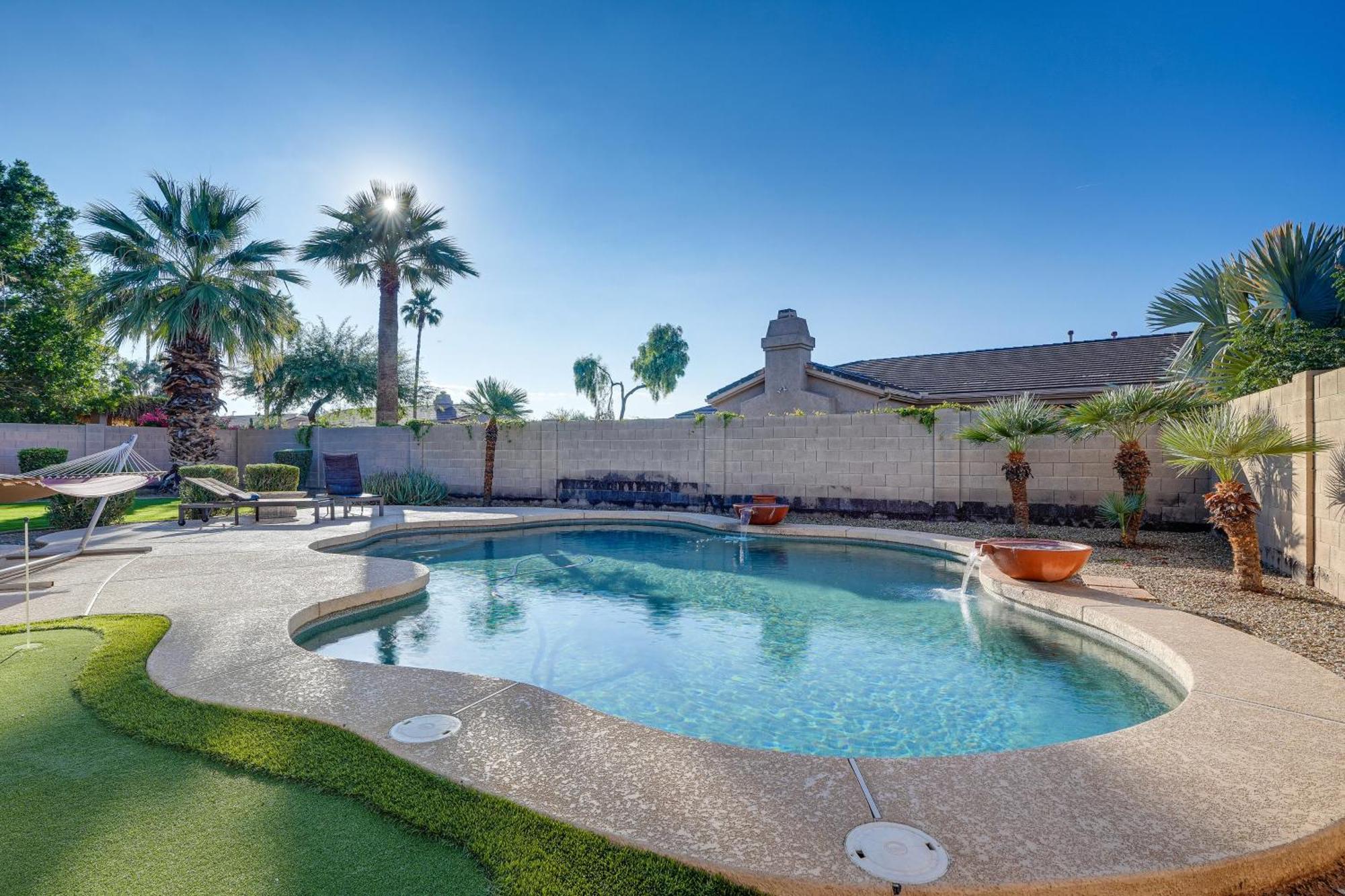 Goodyear Group Getaway With Pool And Putting Green Экстерьер фото